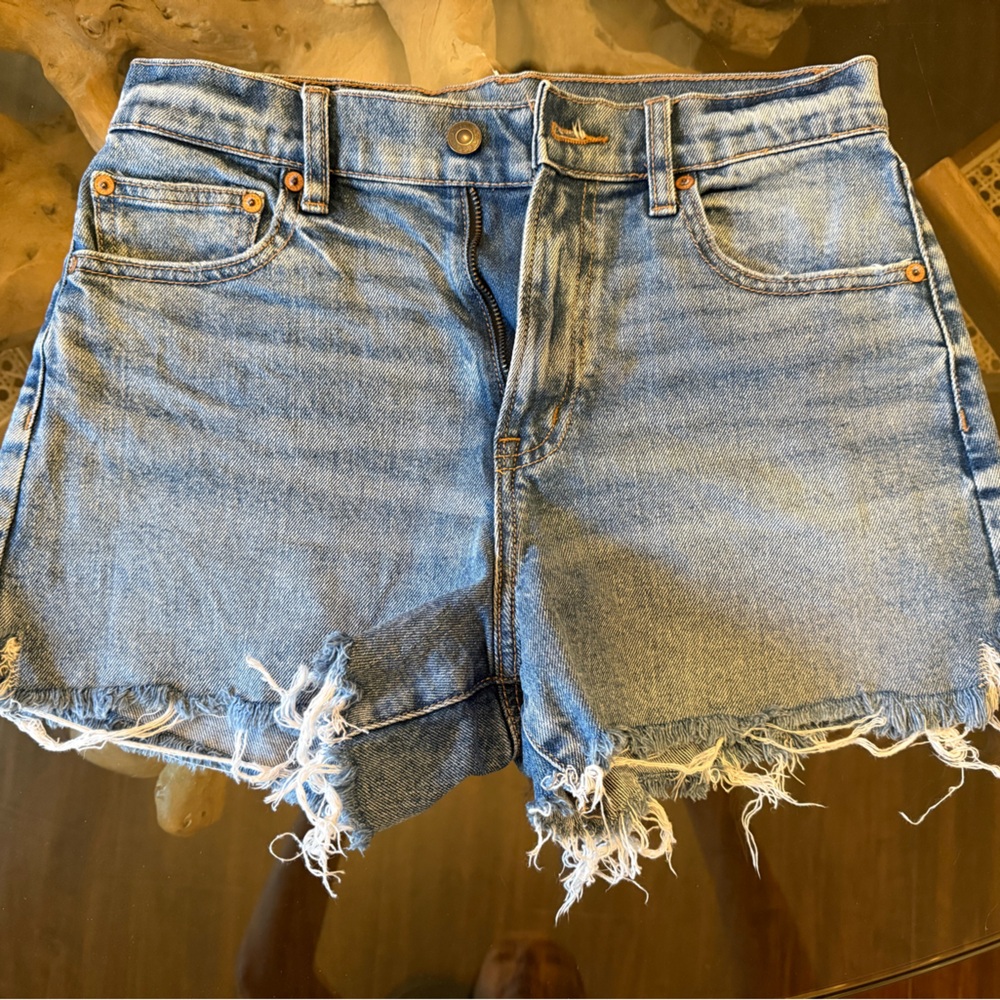 American Eagle 90’s boyfriend short highest rise size 4